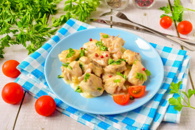 Курица в сметанном соусе на сковороде