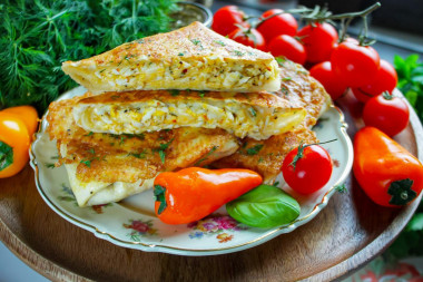 Лаваш с яйцом и сыром на сковороде