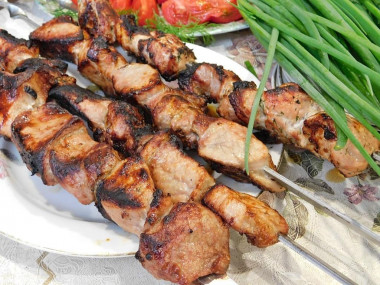 Шашлык в красном вине на мангале
