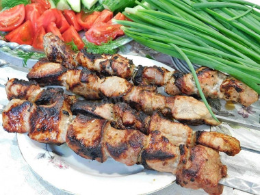 Шашлык в красном вине на мангале
