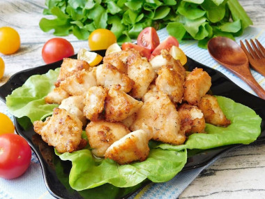 Куриное филе кусочками на сковороде
