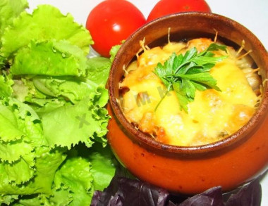 Кабачки в горшочках с мясом свинины и картошкой