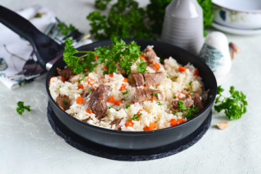 Плов из говядины на сковороде