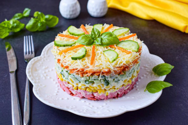 Салат Венеция с колбасой и корейской морковью