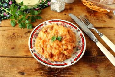 Мясо с подливкой на сковороде