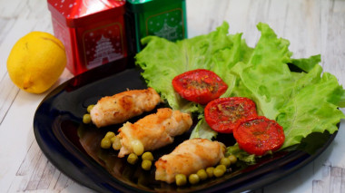 Куриные рулеты с сыром и начинкой на сковороде