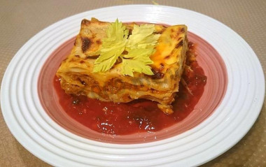 Лазанья с мясом в соусе