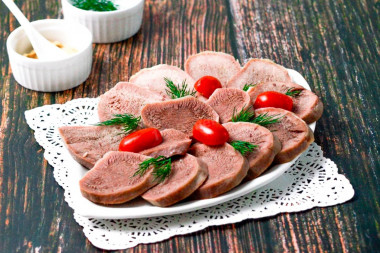 Язык говяжий отварной