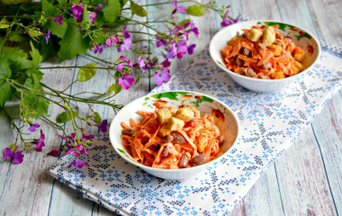 Салат из отварной красной фасоли и моркови