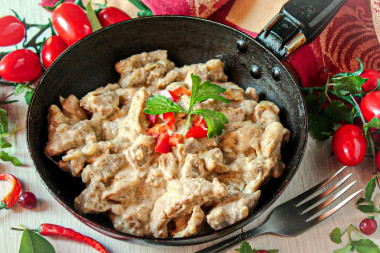 Мясо тушеное в сметане - в сметанном соусе