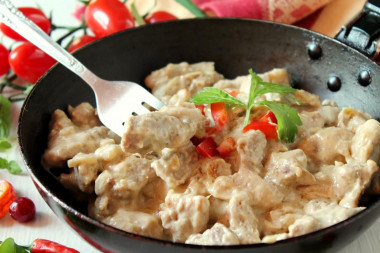 Мясо тушеное в сметане - в сметанном соусе