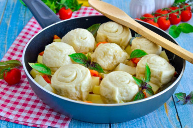 Штрудли с мясом и картофелем по-немецки