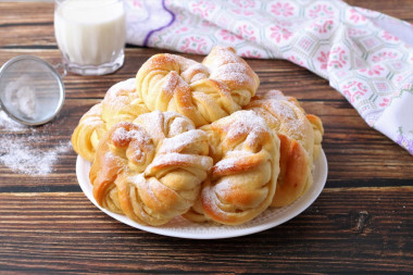 Пышные сладкие булочки в духовке