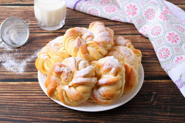 Пышные сладкие булочки в духовке