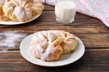 Пышные сладкие булочки в духовке