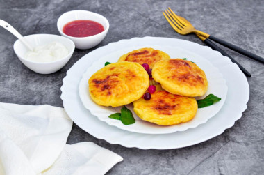 Сырники из творога в духовке с манкой