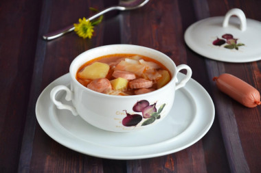 Суп с сосисками и капустой