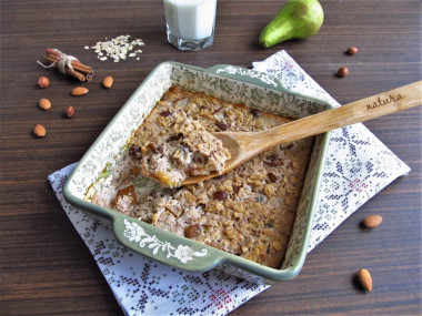 Пряная овсянка с грушей и орехами в духовке