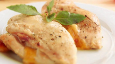 Куриное филе с сыром и помидорами в духовке