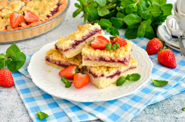 Кучерявый пирог с вареньем