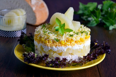 Салат из ананасов курицы кукурузы