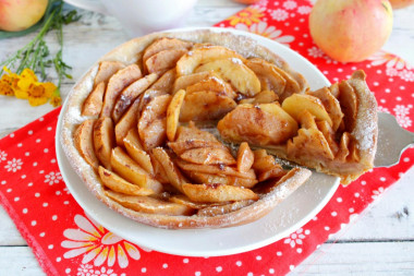 Открытый пирог с яблоками