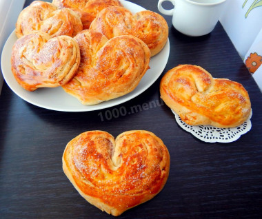 Плюшки с корицей и сахаром