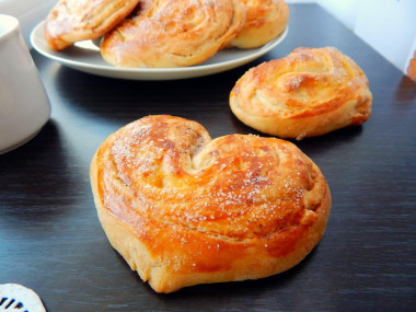 Плюшки с корицей и сахаром