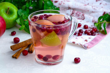 Компот из свежих фруктов и ягод