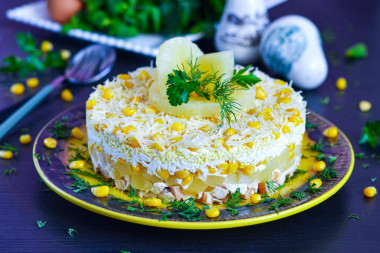 Салат из курицы с ананасами классический
