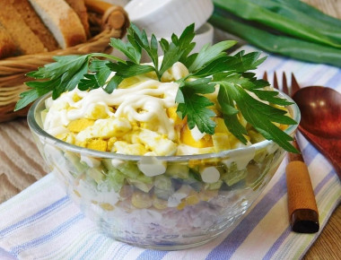 Салат с куриной грудкой и свежими огурцами