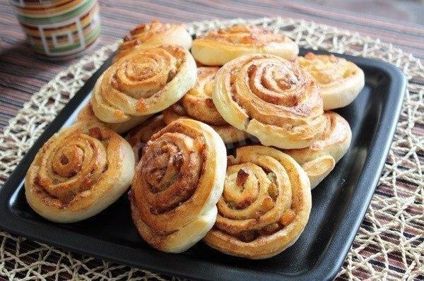 Плюшки з корицею, родзинками і цукром завиванці рецепт з фото покроково 