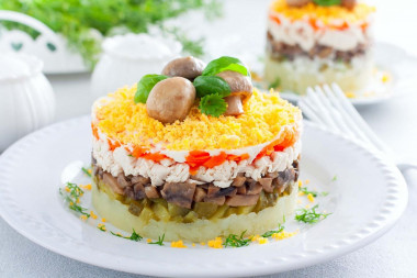 Салат Сказка с курицей и шампиньонами