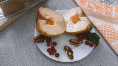 Яблоки с сахаром и водой в духовке