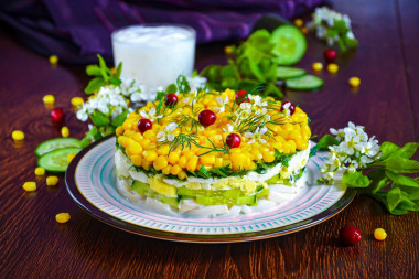 Салат кальмары с яйцом и огурцом с кукурузой