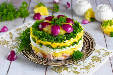 Салат с копченой грудкой ананасами и сыром