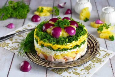 Салат с копченой грудкой ананасами и сыром