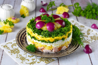 Салат с копченой грудкой ананасами и сыром