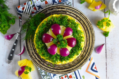 Салат с копченой грудкой ананасами и сыром