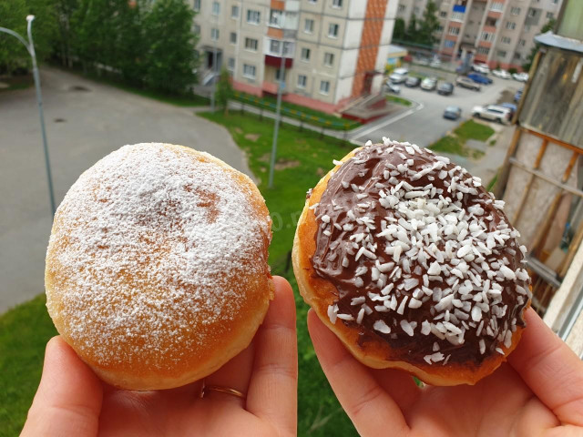 Берлінери з вареним згущеним молоком шоколадом кокосовою стружкою рецепт з фото і відео 