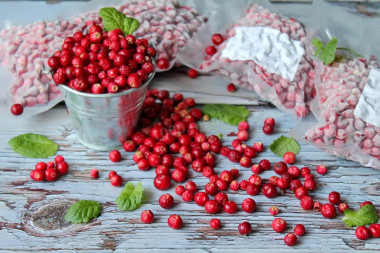 Брусника замороженная домашняя