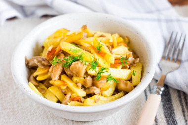 Вешенки с картошкой жареные