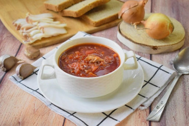 Кубанский борщ на мясном бульоне