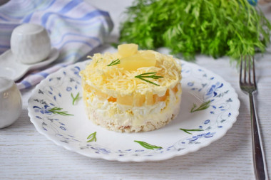 Салат с консервированными ананасами и курицей