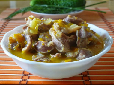 Гуляш из куриных желудков