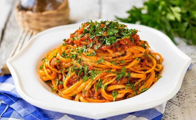 Макарони по-флотськи під томатним соусом рецепт з фото 