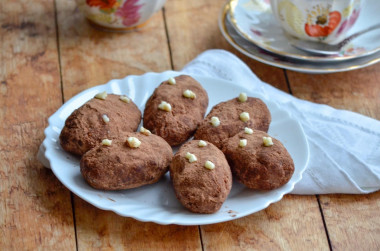 Домашнее пирожное картошка из печенья со сгущенкой и орехами