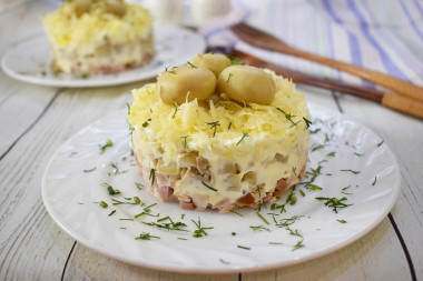 Салат вареное яйцо копченая курица сыр маринованные грибы