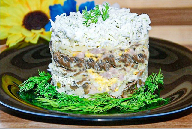 Салат наречена з грибами майонезом і копченою куркою рецепт з фото покроково 