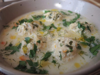 Сырный суп с овощами и куриными фрикадельками